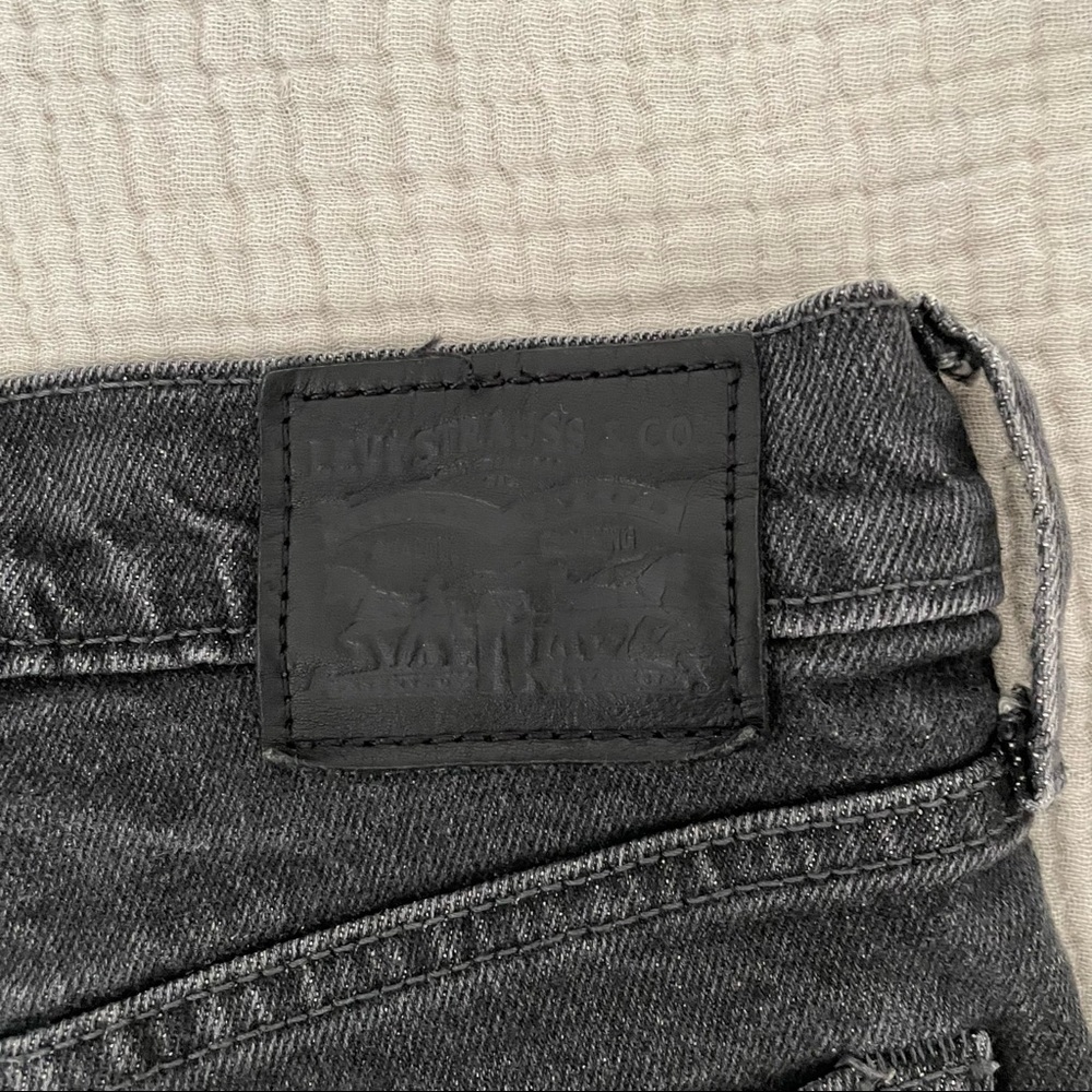 Black Levi jeans - Picture 3 of 3